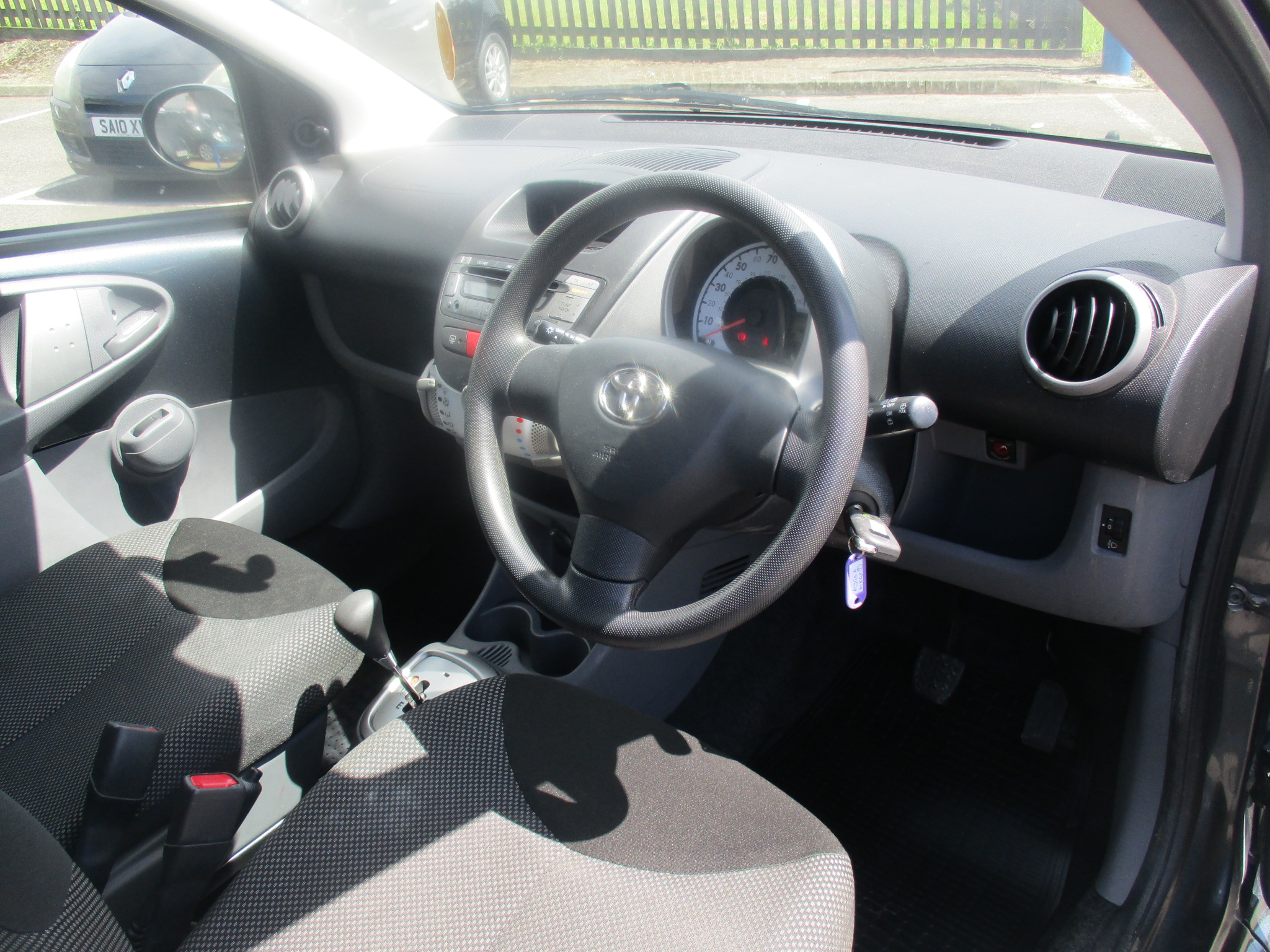 TOYOTA AYGO 1.0 VVTI PLUS (AUTO) 2011